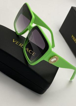 Неперевершені стильні окуляри versace