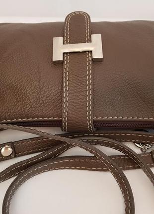 Бесподобная стильная кожаная сумка crossbody красивого шоколадного цвета7 фото