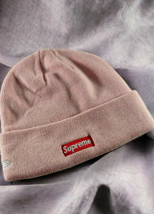 Зимняя шапка коллаборация supreme и new era ii5 фото
