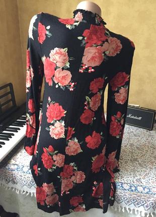 Красивое платье с рукавом с розами цветами юбка4 фото