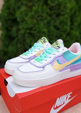 Классные женские кроссовки nike air force 1 белые с сиреневым1 фото