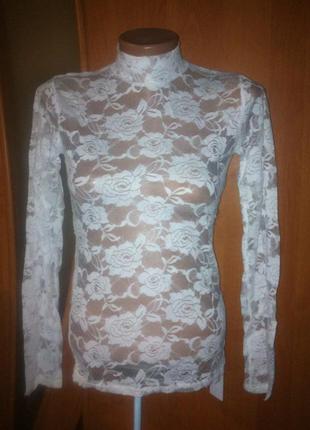 Красивый белый ажурный гольф