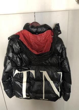 Куртка короткая черная valentino moncler с отстегивающимся капюшоном3 фото