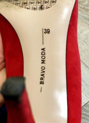 Шикарные брендовые замшевые туфли bravo moda (польша). 39 размер + пара новых набойок. стелька-25 см2 фото