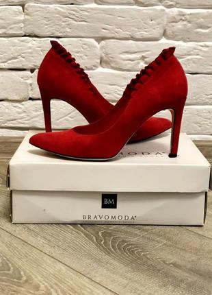 Шикарные брендовые замшевые туфли bravo moda (польша). 39 размер + пара новых набойок. стелька-25 см3 фото