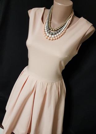 Изумительное персиковое платье с пышной юбкой2 фото