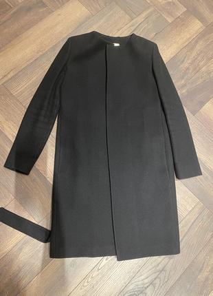 Классическое черное пальто прямого фасона3 фото