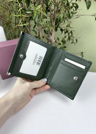 Кожаный женский кошелек на кнопке небольшого размера зеленый5 фото