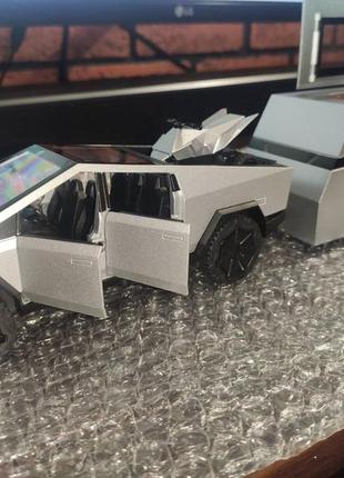 Tesla cybertruck з трейлером та квадроциклом