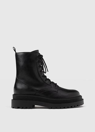 Високі чорні чоботи на шнурівці stradivarius 36