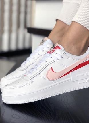 Милые женские кроссовки nike air force 1 белые с красными полосками