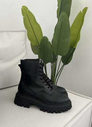 Високі чорні чоботи на шнурові stradivarius 367 фото