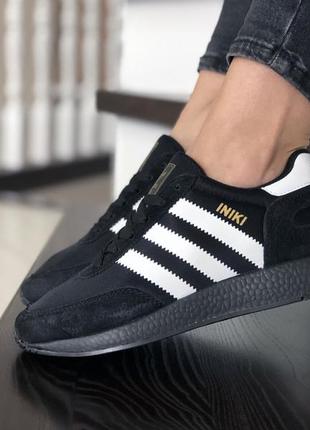 Стильні жіночі кросівки adidas iniki чорні