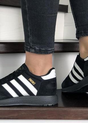 Стильні жіночі кросівки adidas iniki чорні3 фото