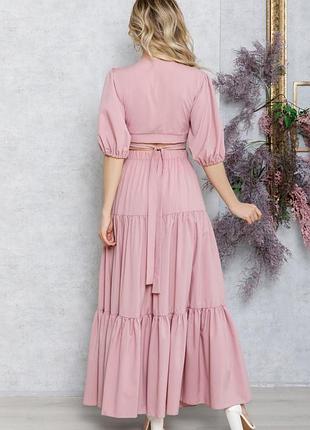 Розовый костюм с топом и длинной юбкой