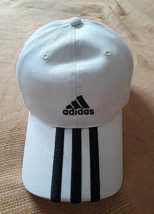 Бейсболка фирменная adidas