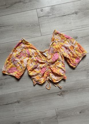 Кроп топ блуза с v-образным вырезом и кулиской спереди в цветочный принт h&m3 фото