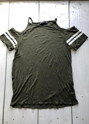 Футболка с открытыми плечами