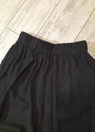 Черные вискозные широкие укороченные брюки7 фото
