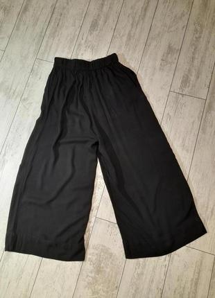 Черные вискозные широкие укороченные брюки6 фото