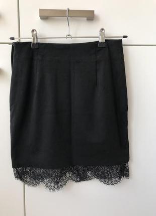 Черная юбка с искусственной замши и кружевом h&m размер 34 (xs)5 фото