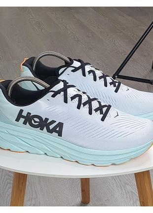 Нова пара кросівок hoka one one