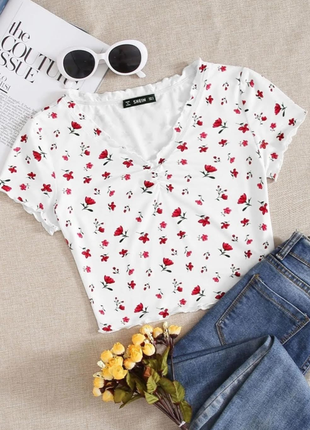 Белый топ с красными цветами от shein