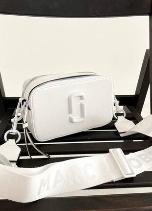 Marc jacobs total white logo