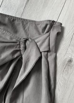 Серая юбка-миди под замш с запахом и d-образным кольцом prettylittlething5 фото