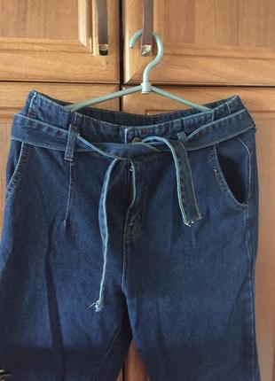 Стильные джинсы бойфренды с поясом2 фото