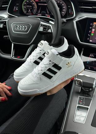 Жіночі кросівки adidas originals forum 84 low / адідас / демісезонні / весняні, літні, осінні / шкіра, замша / білі, чорні, сірі, бежеві6 фото