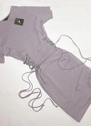 Платье в обтяжку футболка с корсетными вставками на шнуровке