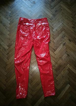 Красные виниловые штаны3 фото