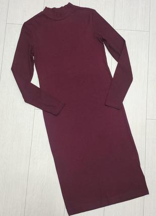 Базовое силуэтное трикотажное платье в рубчик h&amp;m.1 фото