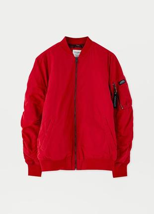 Мужской бомбер pull &amp; bear красный с утеплением bomber jacket