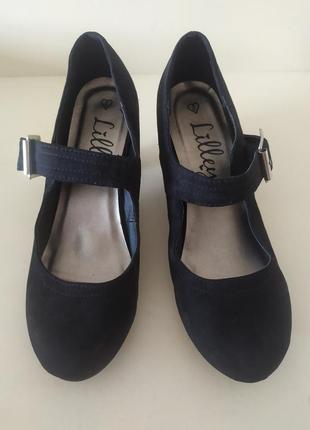 Чорні туфлі в стилі мері джейн на пряжці від lilley