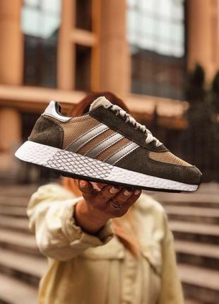 Зручні кросівки adidas в коричневому кольорі (36-45)