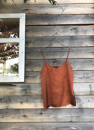 Рыжая майка на бретелях в бельевом стиле