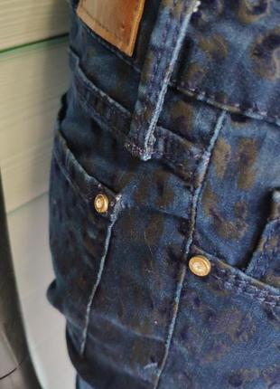Очень крутые джинсы с леопардовым принтом5 фото