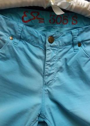 Продаю летние яркие голубые джинсы, брюки с потертостями2 фото