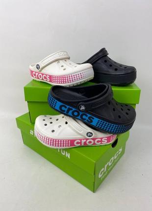 Crocs bayaband кроксы в черном и белом цвете