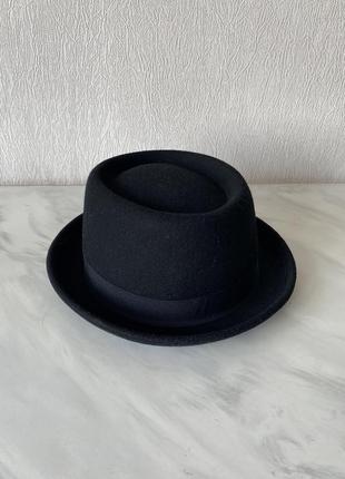 Капелюх вовняний вовна чорний зі стрічкою asos porkpie hat