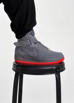 Кроссовки мужские зимние nike air force high серые с красной подошвой натуральная замша на меху3 фото