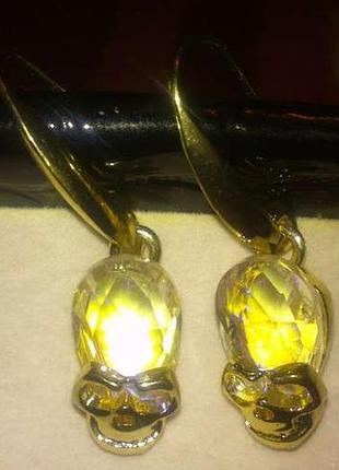 Сережки  с криcталлами в виде черепов