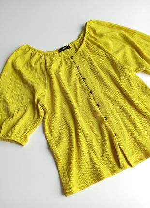 Красивая стильная яркая блуза из фактурной ткани с жатым эффектом с модным рукавом1 фото