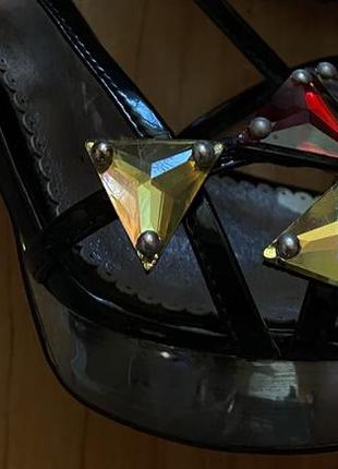 Чёрные босоножки с камешками