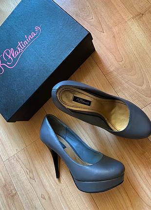 Жіночі туфлі на платформі