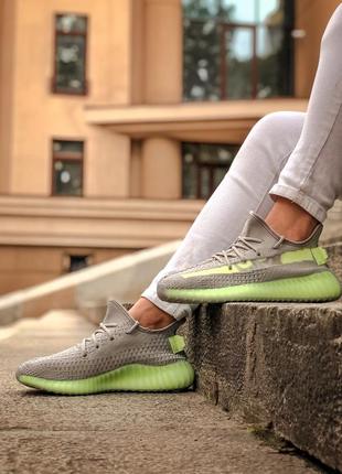 Крутые женские кроссовки adidas yeezy boost 350 серые с салатовым4 фото