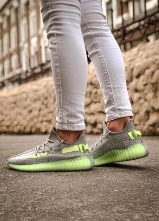 Крутые женские кроссовки adidas yeezy boost 350 серые с салатовым9 фото