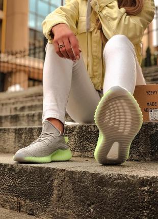 Крутые женские кроссовки adidas yeezy boost 350 серые с салатовым6 фото